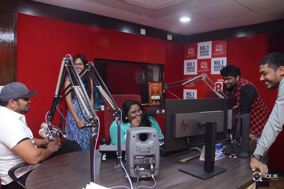 Manchu-Manoj-at-Redfm-For-Okkadu-Migiladu-Movie-Promotions